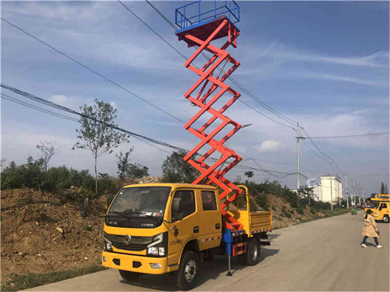 （國(guó)六）東風(fēng)10米剪叉式升降平臺(tái)高空作業(yè)車